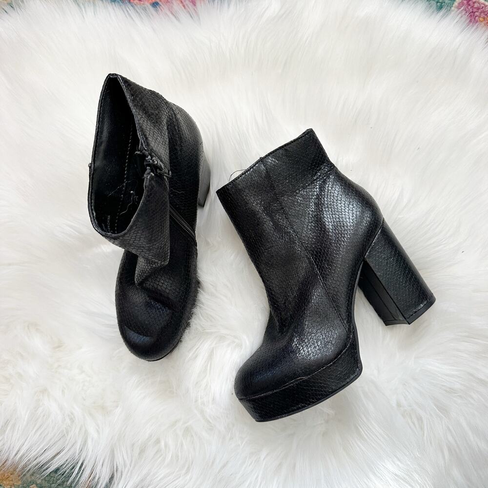 Coconuts by Matisse Stormy Black Platform Boots